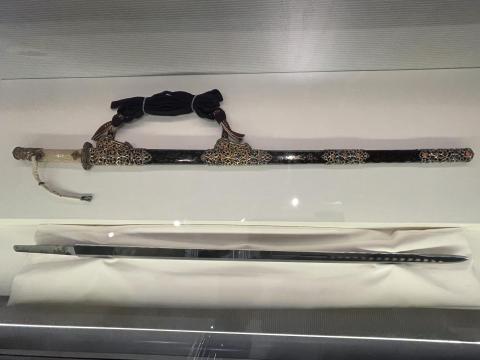金銀鈿荘唐大刀