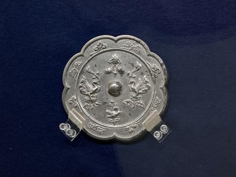 対鳳蓮花文八花鏡