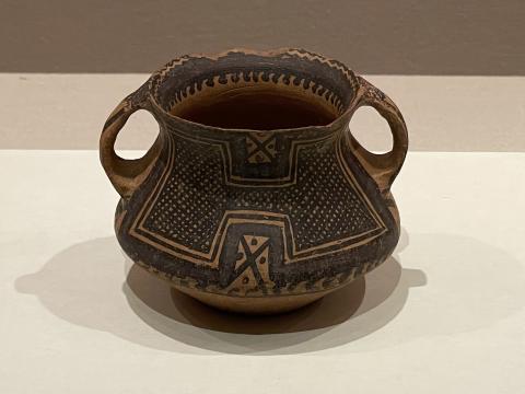 馬家窯文化の胴に双耳をもつ小壺