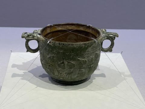 緑褐釉葡萄唐草文碗