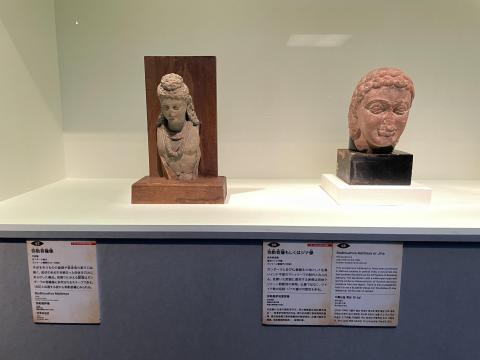 弥勒菩薩像と弥勒菩薩像またはジナ像