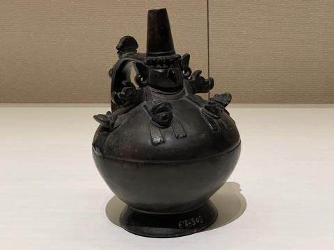 把手付注口壺 シカン神