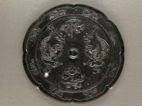 双鳳瑞花文八花鏡 