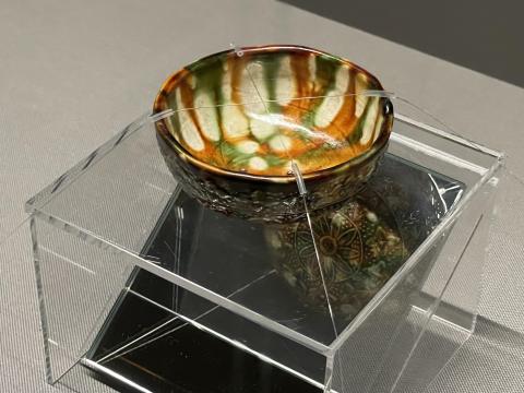 三彩印花花文碗