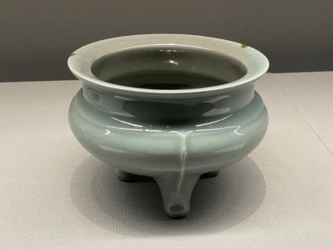 龍泉窯青磁鬲式香炉