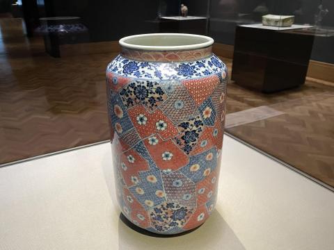 景徳鎮窯青花釉裏紅氷裂文壺