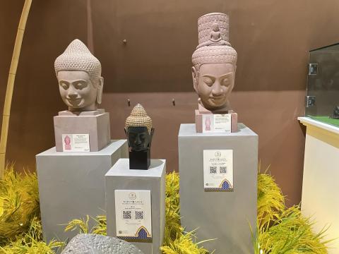 仏頭のレプリカ