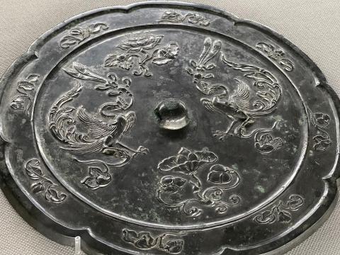 双鳳瑞花文八花鏡