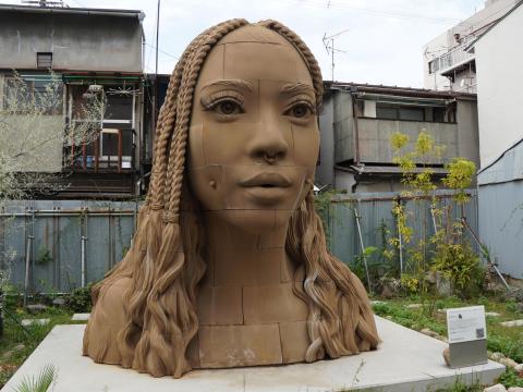 FOREIGIN MATTER：‘Sand in woman’（異物：砂の女）