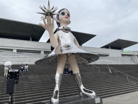 ヤノベケンジ サンシスター -なぎさ-