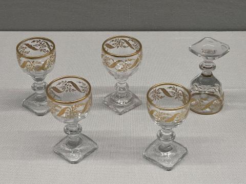 金彩植物文脚付きガラス杯