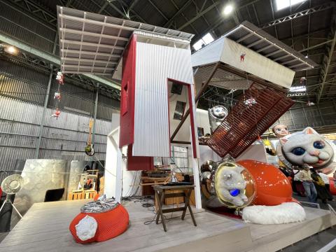 THE BALLAD OF EXTENDED BACKYARD, THE HOUSE