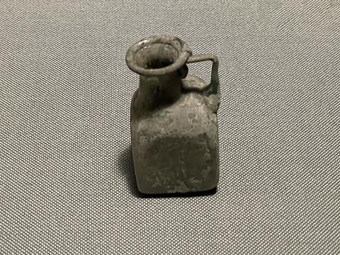 ㊾ガラス把手付方瓶ローマ