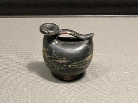 ㊸黒釉彩文陶器アスコス形香油壺