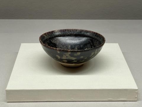 玳玻天目鳳凰文茶碗