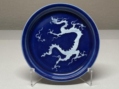 瑠璃地白花龍文盤